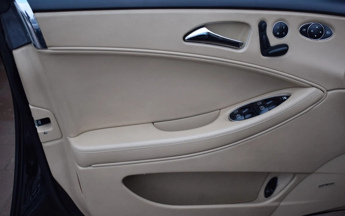Mercedes-Benz CLS cena 56000 przebieg: 261000, rok produkcji 2007 z Warszawa małe 497